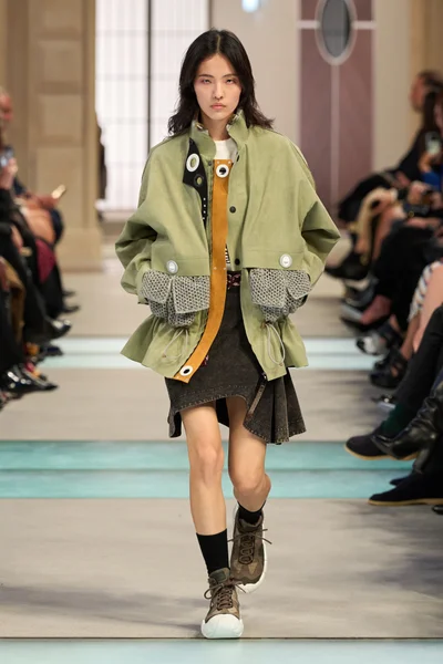Look 50